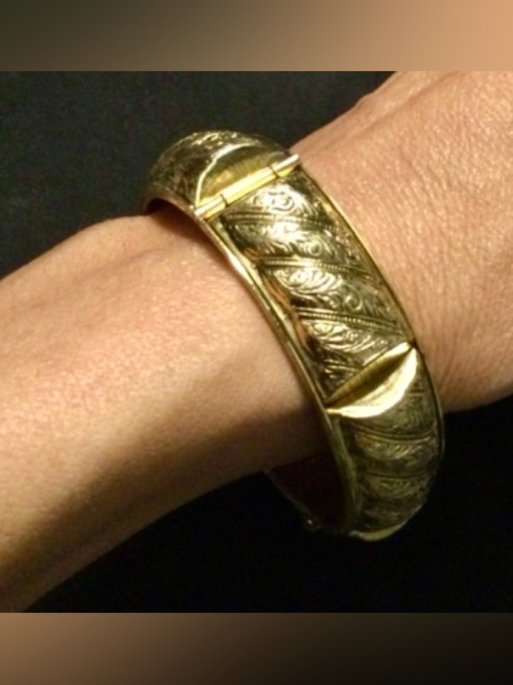Vintage Gold Hinged Bangle Bracelet